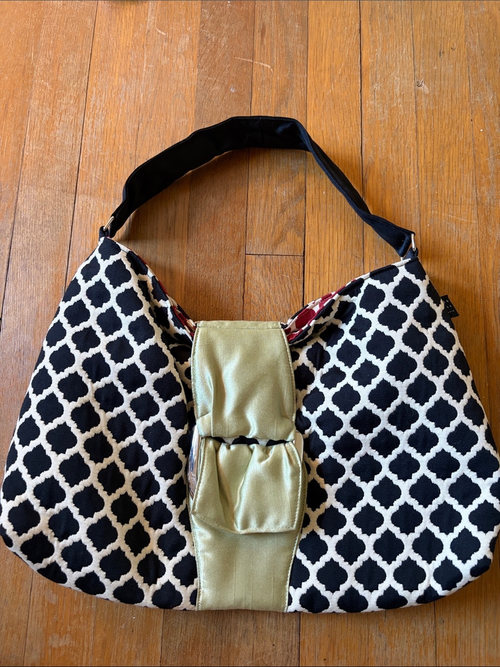 1154 Lill Studio Black & Cream Geometric Shoulder Bag with Green Accent
